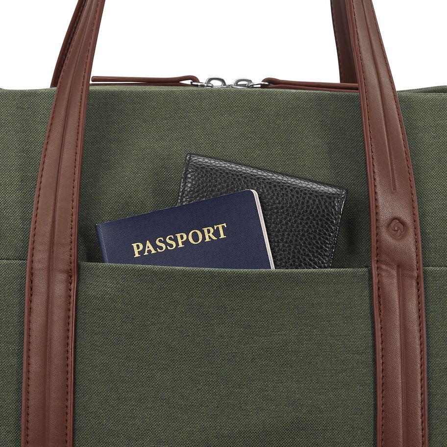 Virtuosa Weekender in the color Pine Green. image number 7